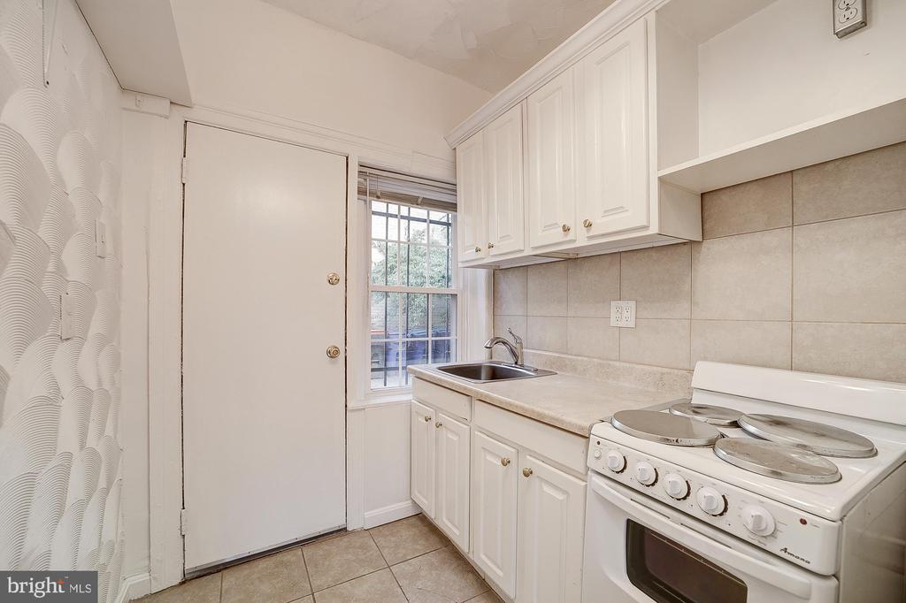 1544 INDEPENDENCE AVENUE SE 1