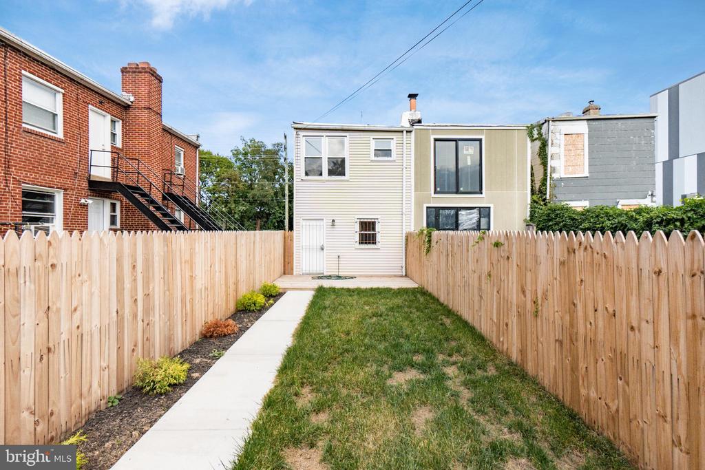 2105 FAIRLAWN AVENUE SE