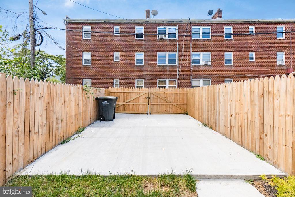 2105 FAIRLAWN AVENUE SE