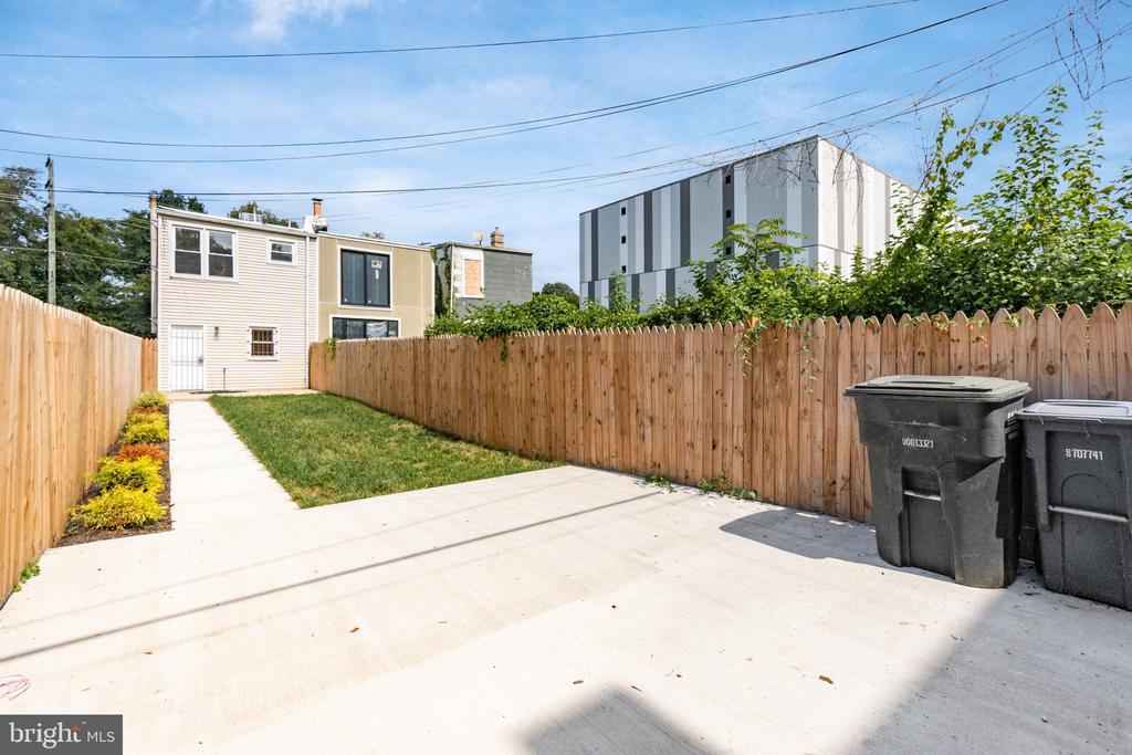 2105 FAIRLAWN AVENUE SE