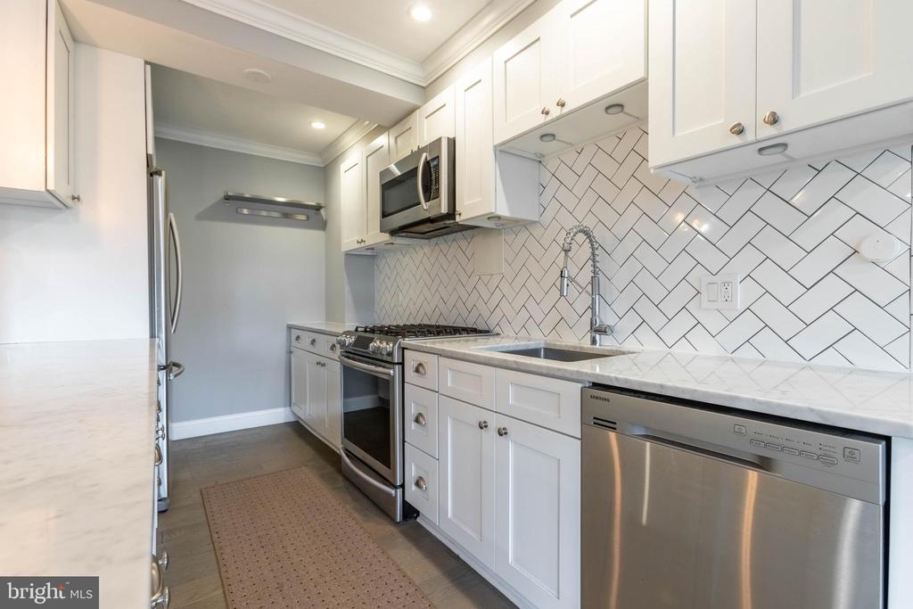 4201 CATHEDRAL AVENUE NW 917E