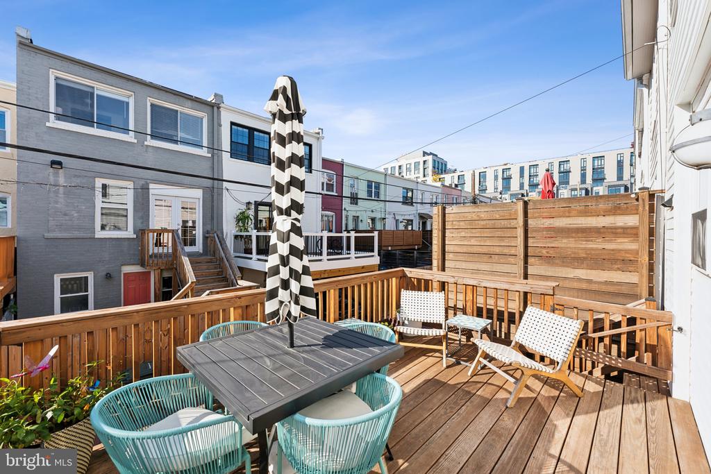 1142 4TH STREET NE