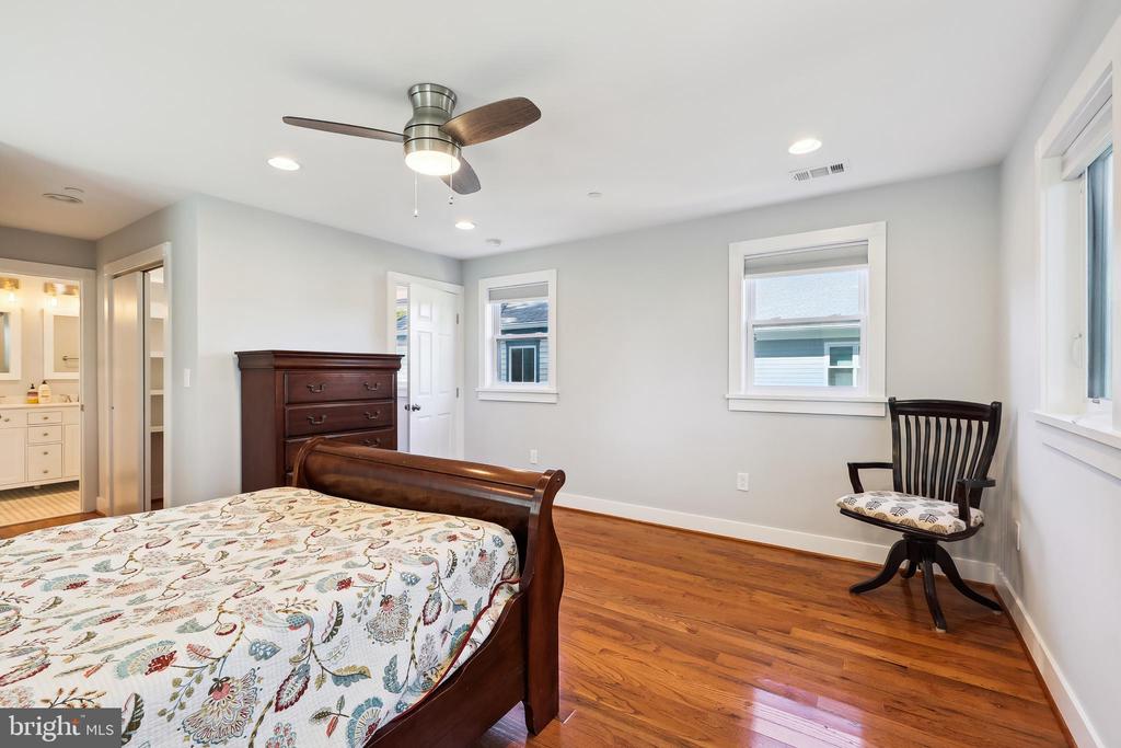 4439 ALTON PLACE NW