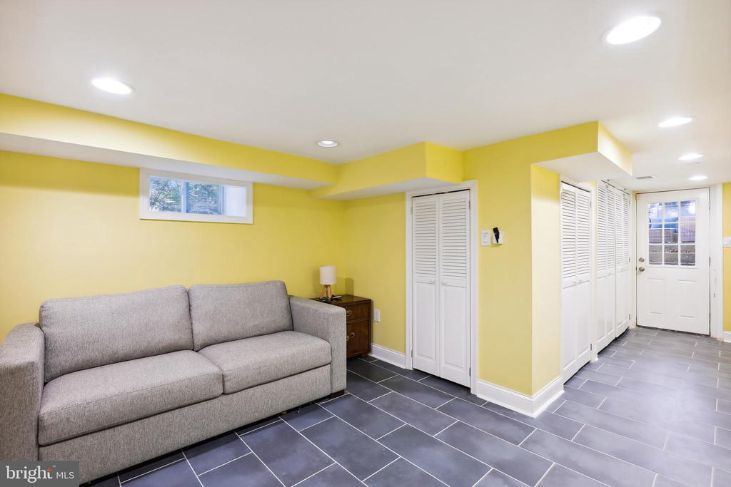4439 ALTON PLACE NW