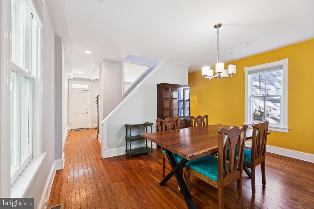 4439 ALTON PLACE NW