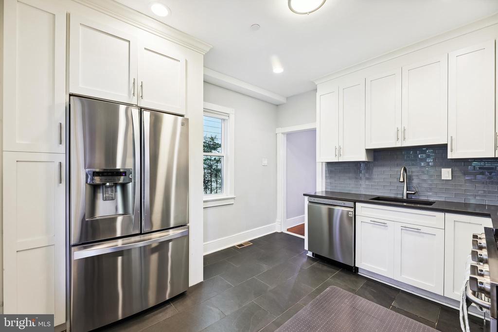4439 ALTON PLACE NW