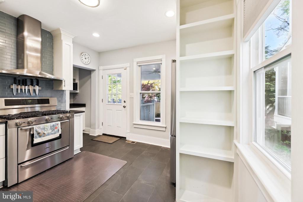 4439 ALTON PLACE NW