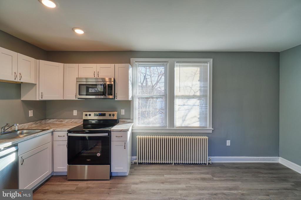 400 DOUGLAS STREET NE 102