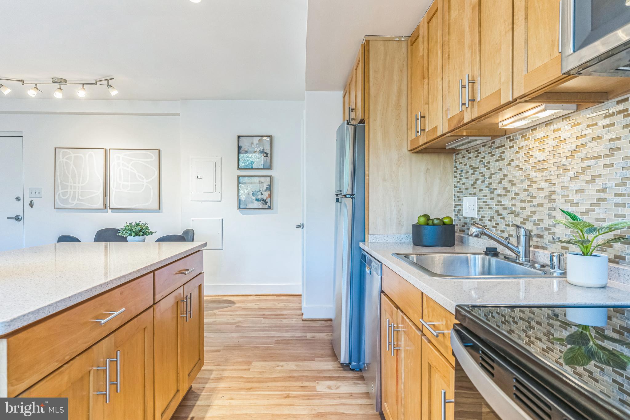 212 OAKWOOD STREET SE 209