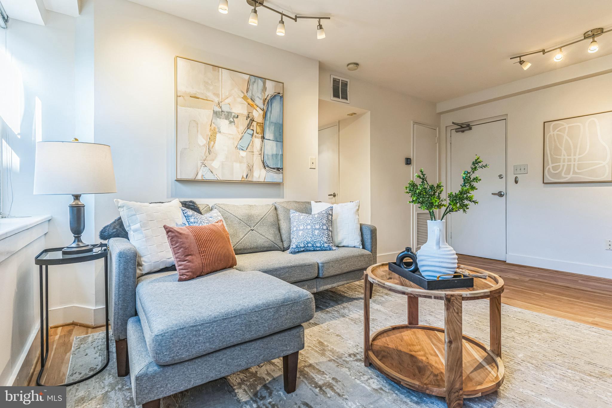 212 OAKWOOD STREET SE 209