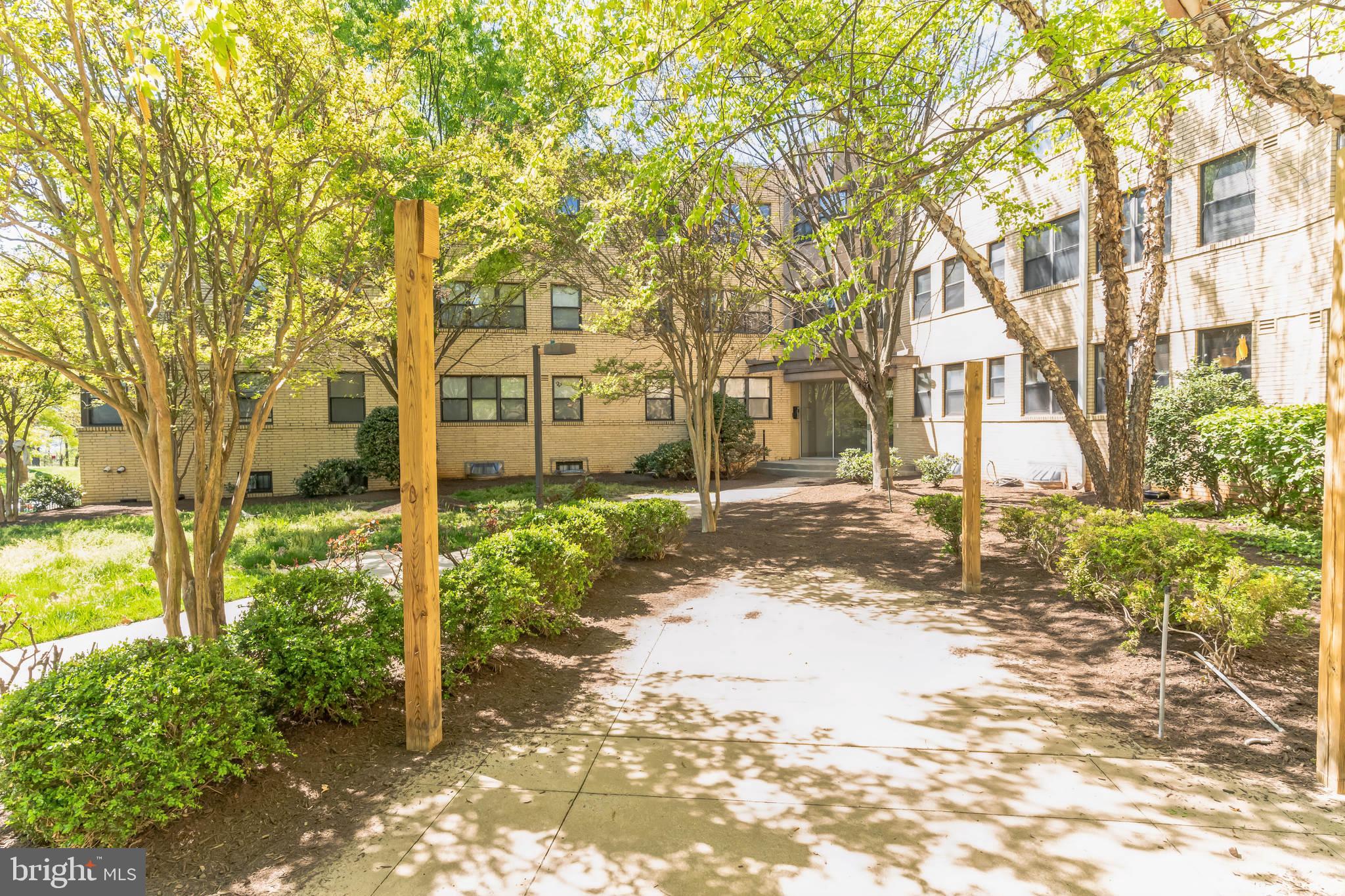 212 OAKWOOD STREET SE 209