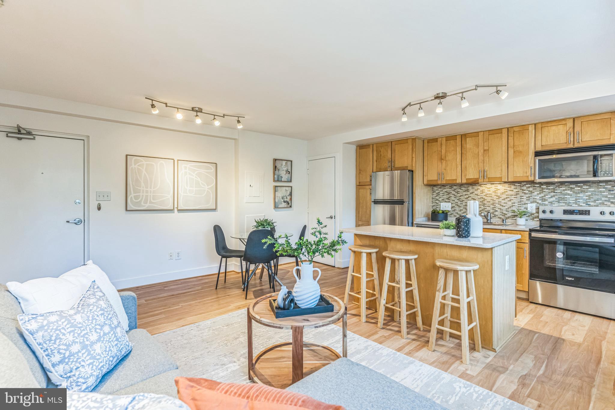 212 OAKWOOD STREET SE 209