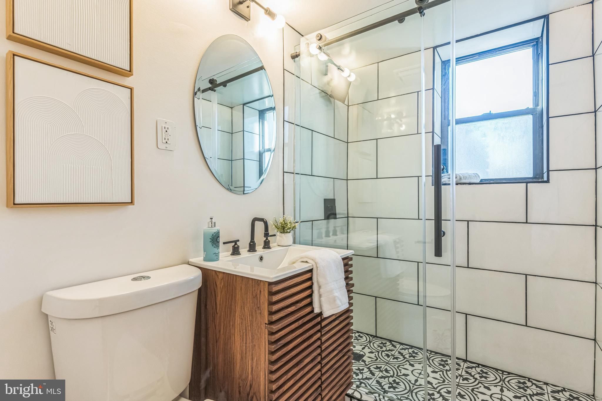 212 OAKWOOD STREET SE 209