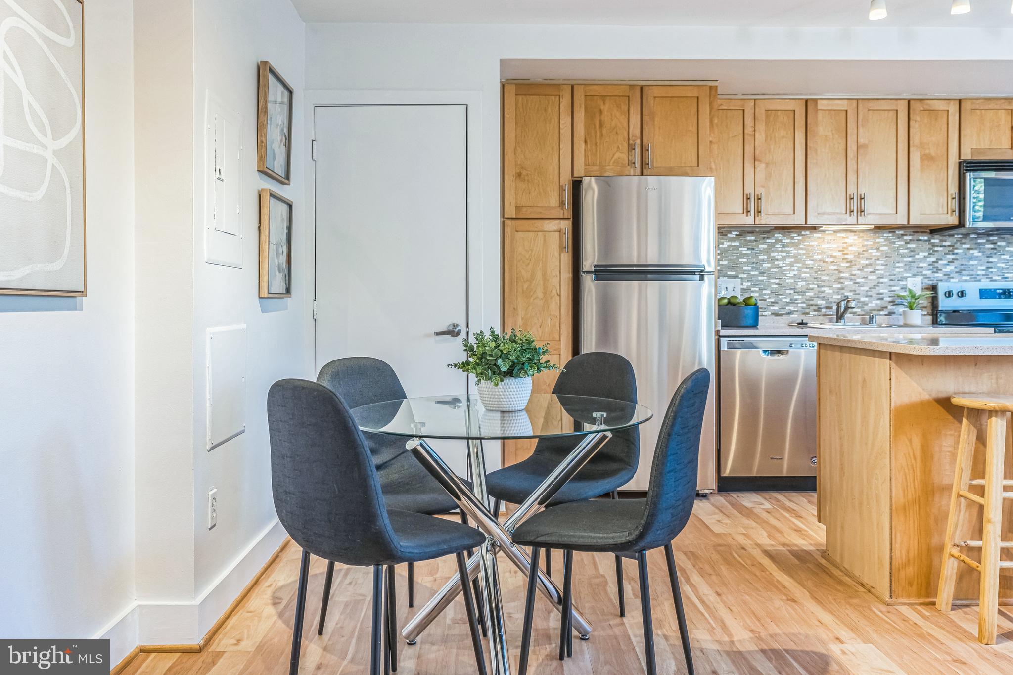 212 OAKWOOD STREET SE 209