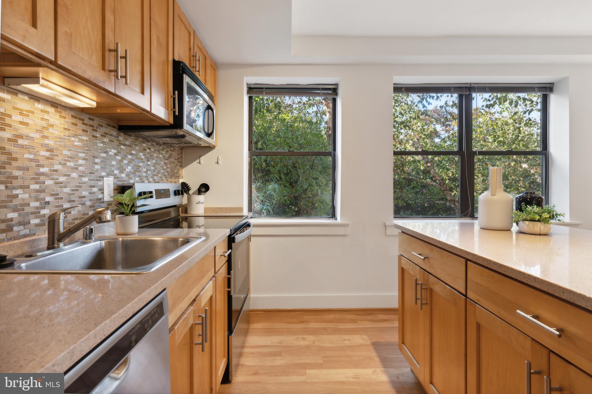 212 OAKWOOD STREET SE 209