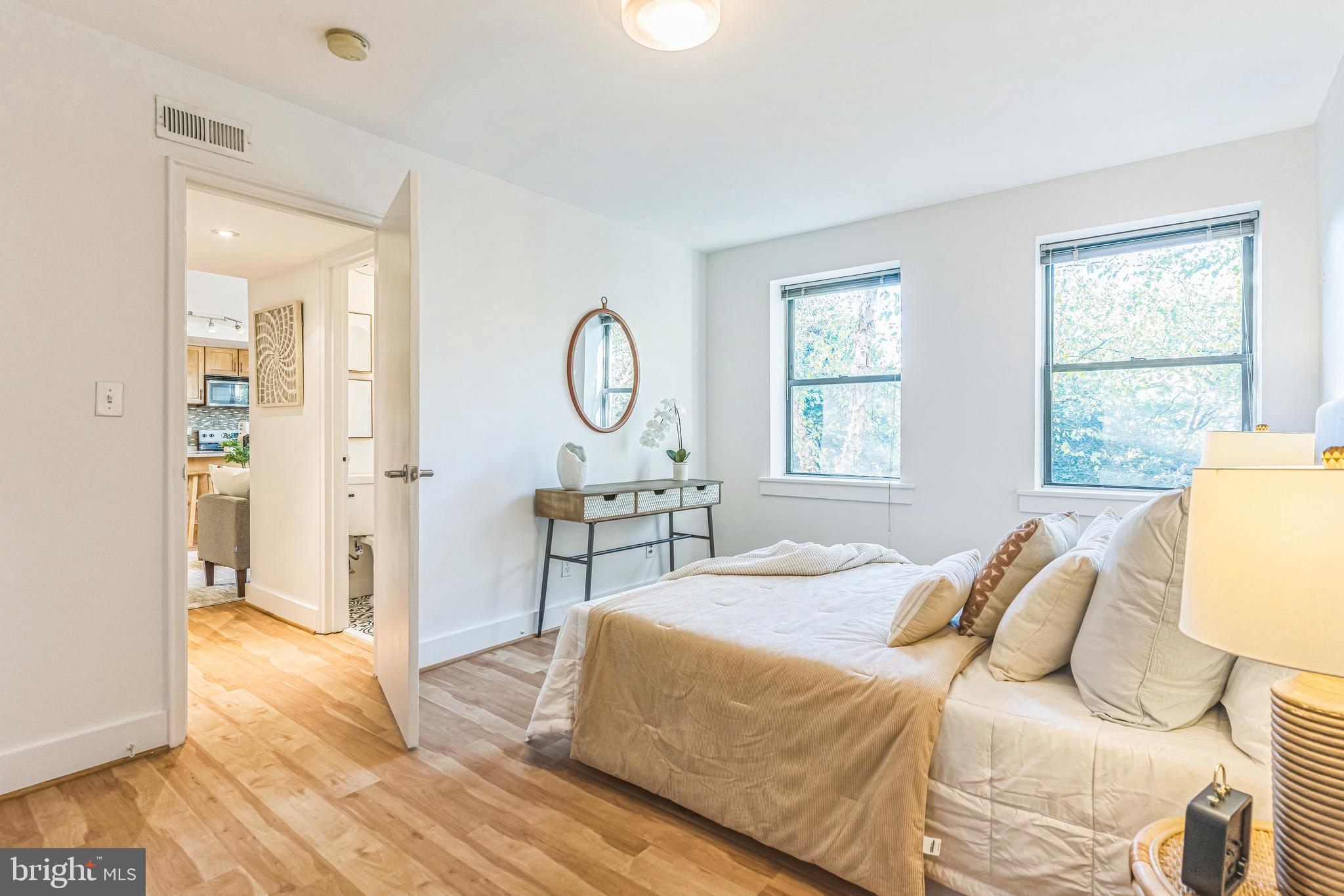 212 OAKWOOD STREET SE 209