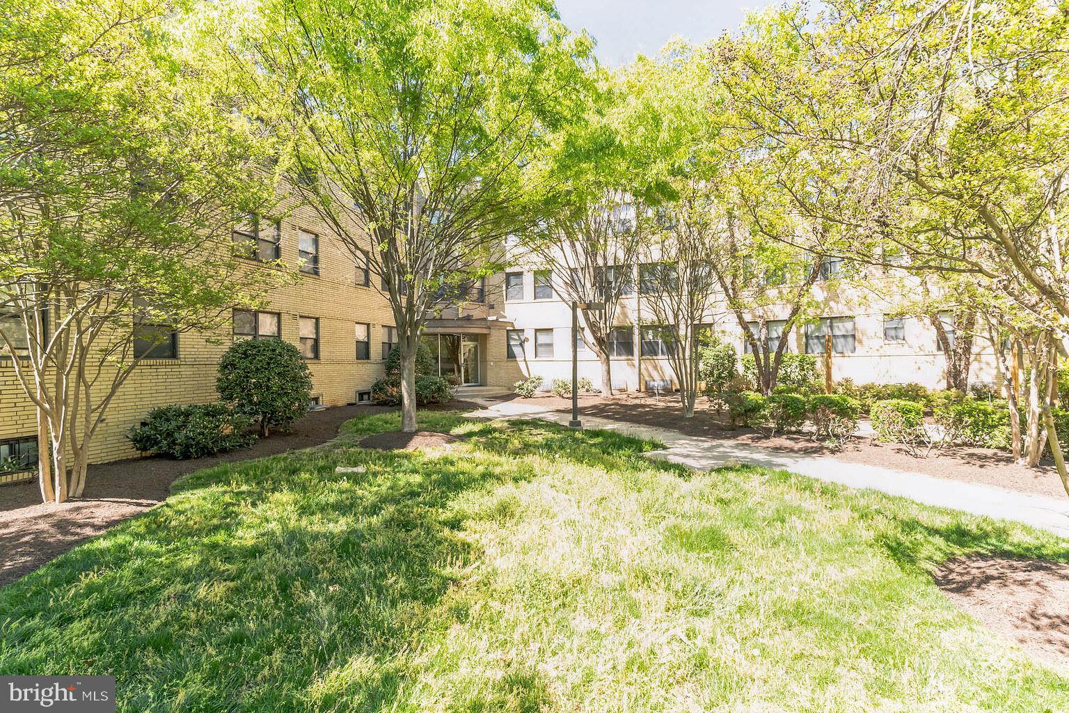 212 OAKWOOD STREET SE 209