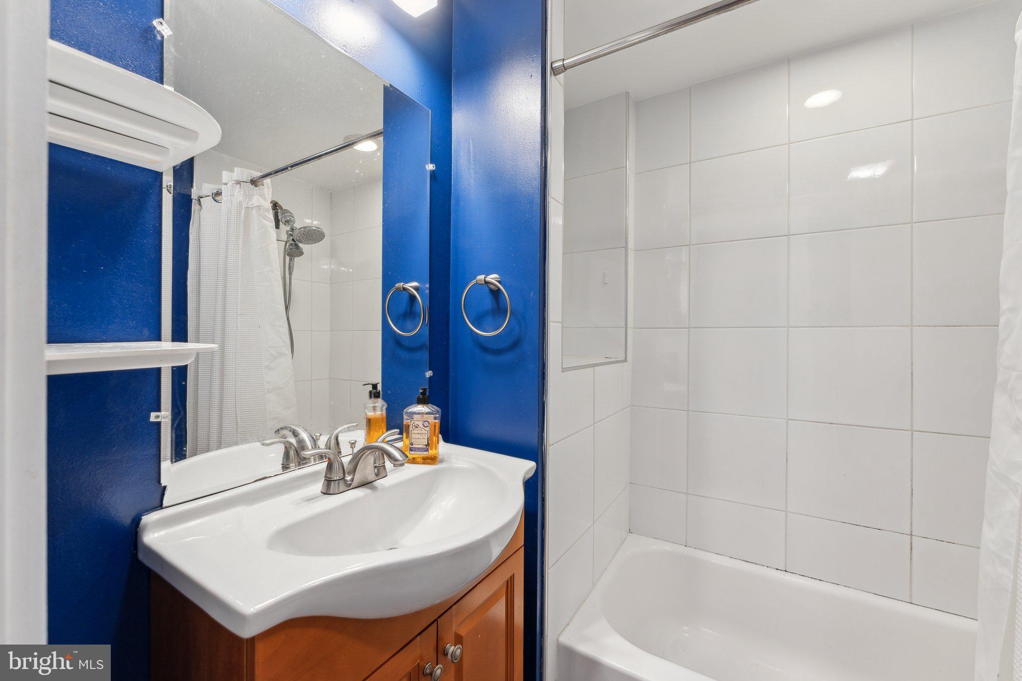 1111 PENN STREET NE 4