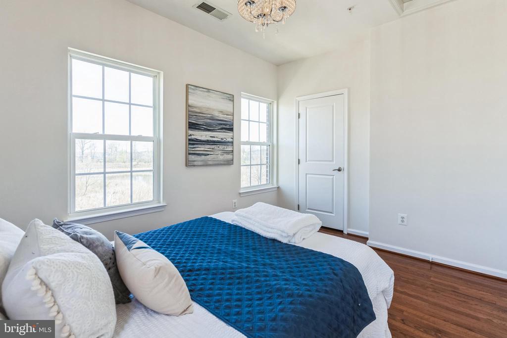 3801 COMMODORE JOSHUA BARNEY DRIVE NE