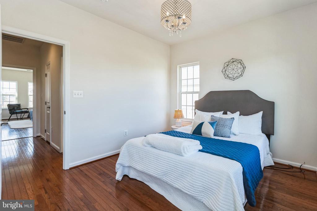 3801 COMMODORE JOSHUA BARNEY DRIVE NE