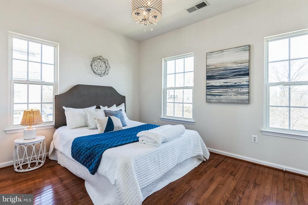 3801 COMMODORE JOSHUA BARNEY DRIVE NE