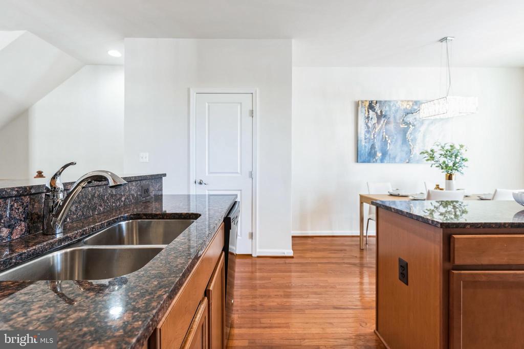 3801 COMMODORE JOSHUA BARNEY DRIVE NE