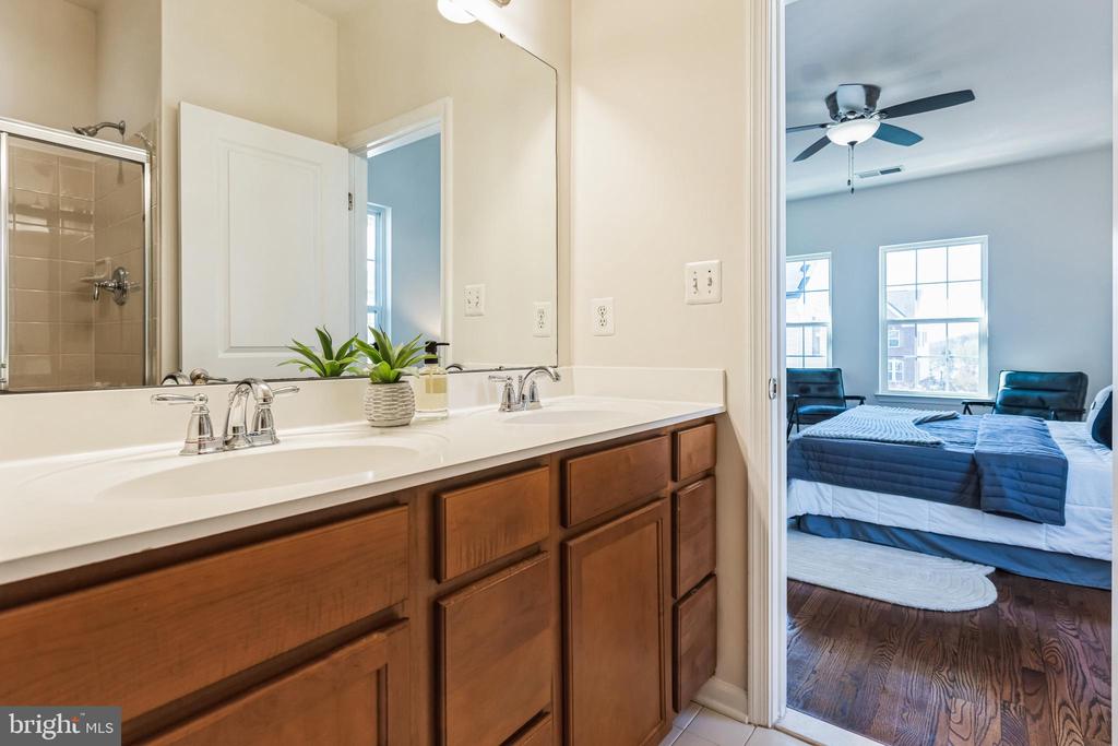 3801 COMMODORE JOSHUA BARNEY DRIVE NE