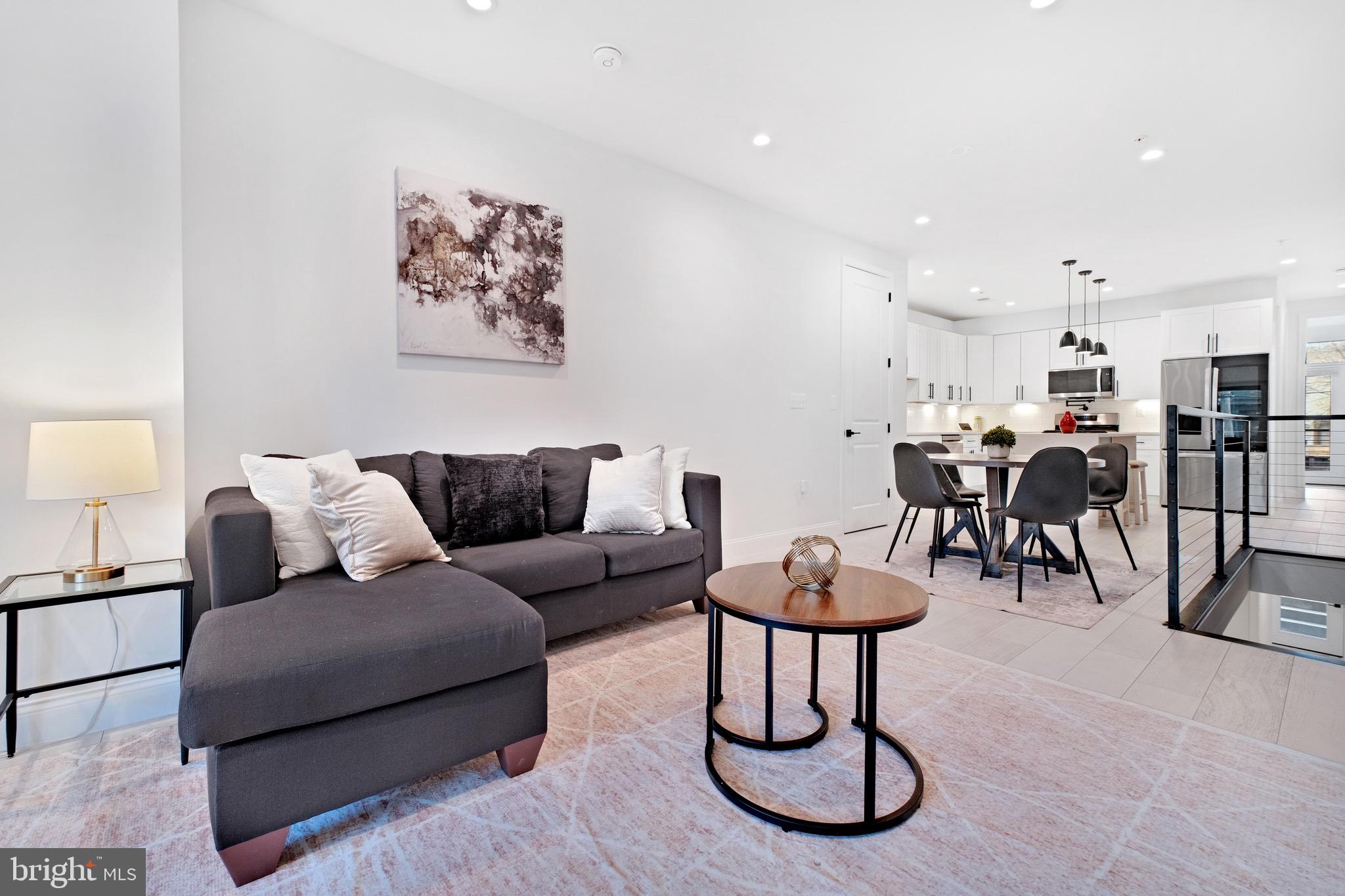 638 FRANKLIN STREET NE 1