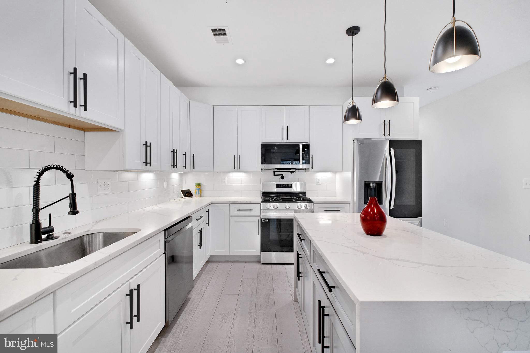 638 FRANKLIN STREET NE 1