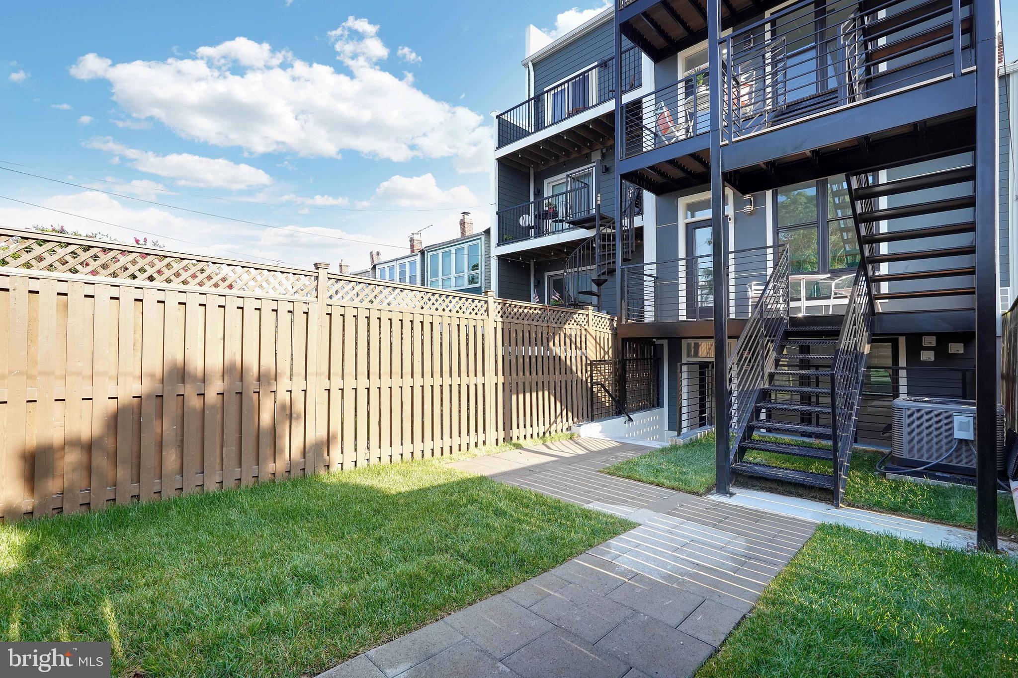 638 FRANKLIN STREET NE 1