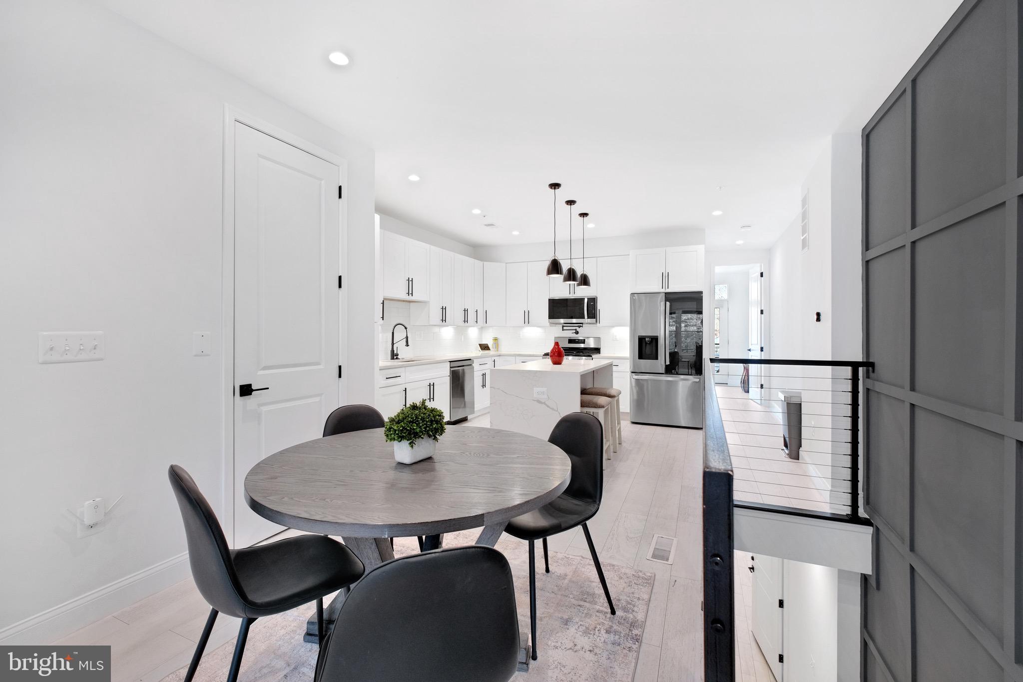 638 FRANKLIN STREET NE 1