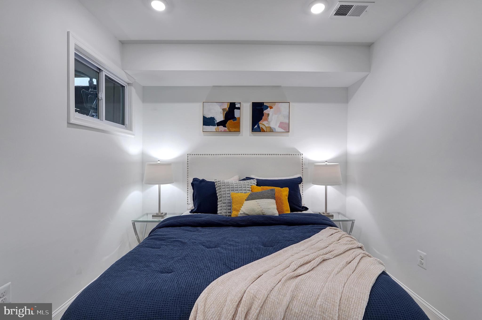 638 FRANKLIN STREET NE 1