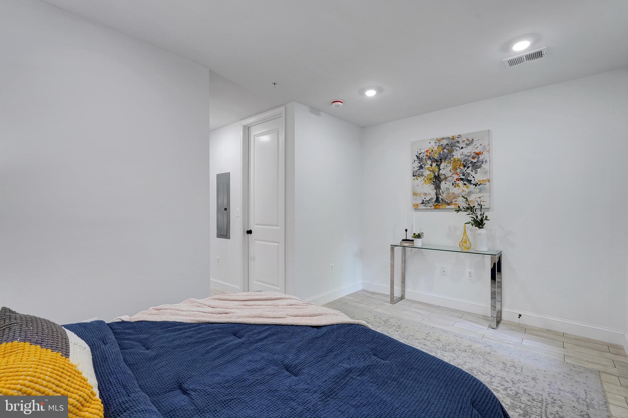 638 FRANKLIN STREET NE 1