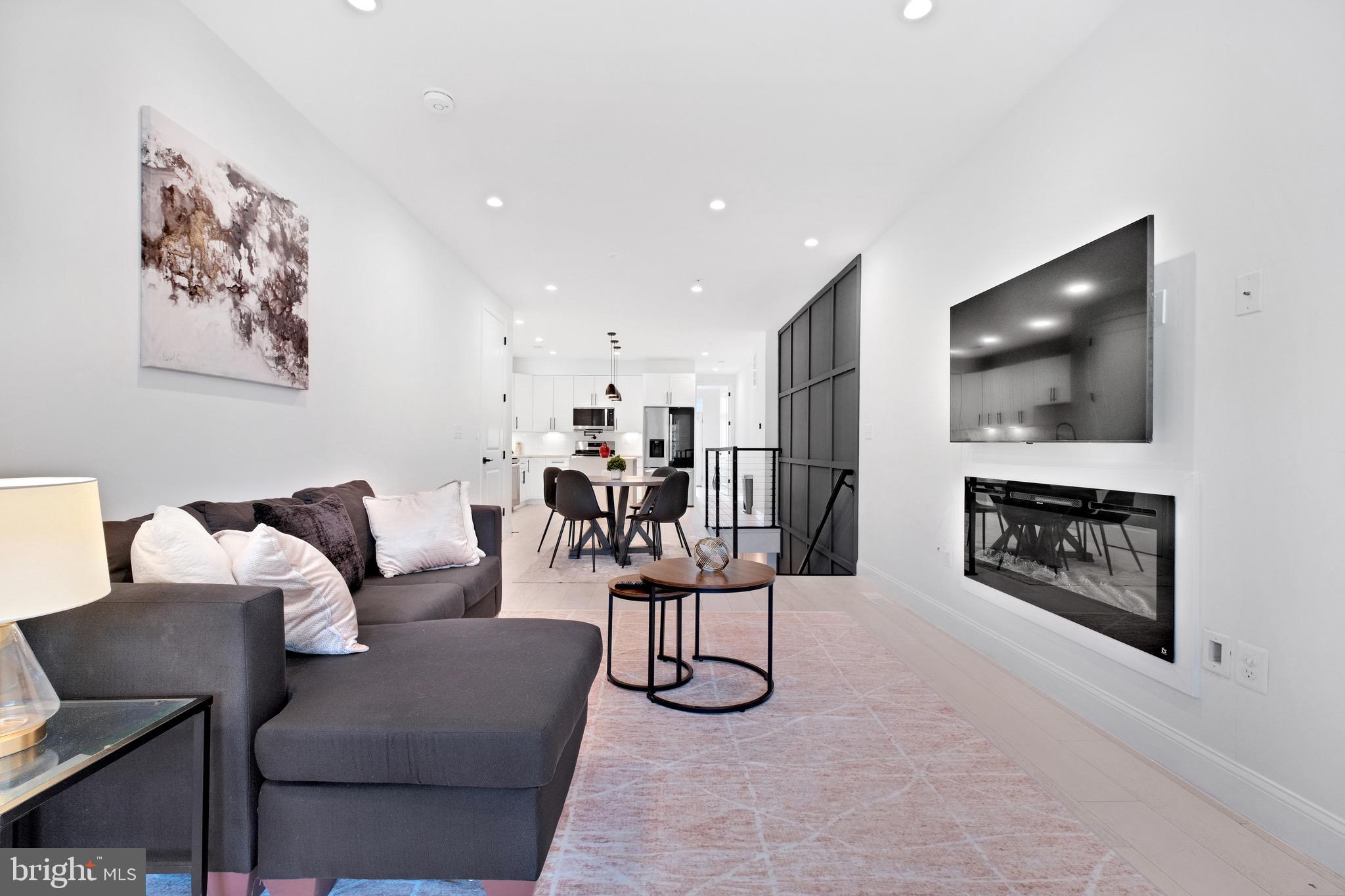 638 FRANKLIN STREET NE 1