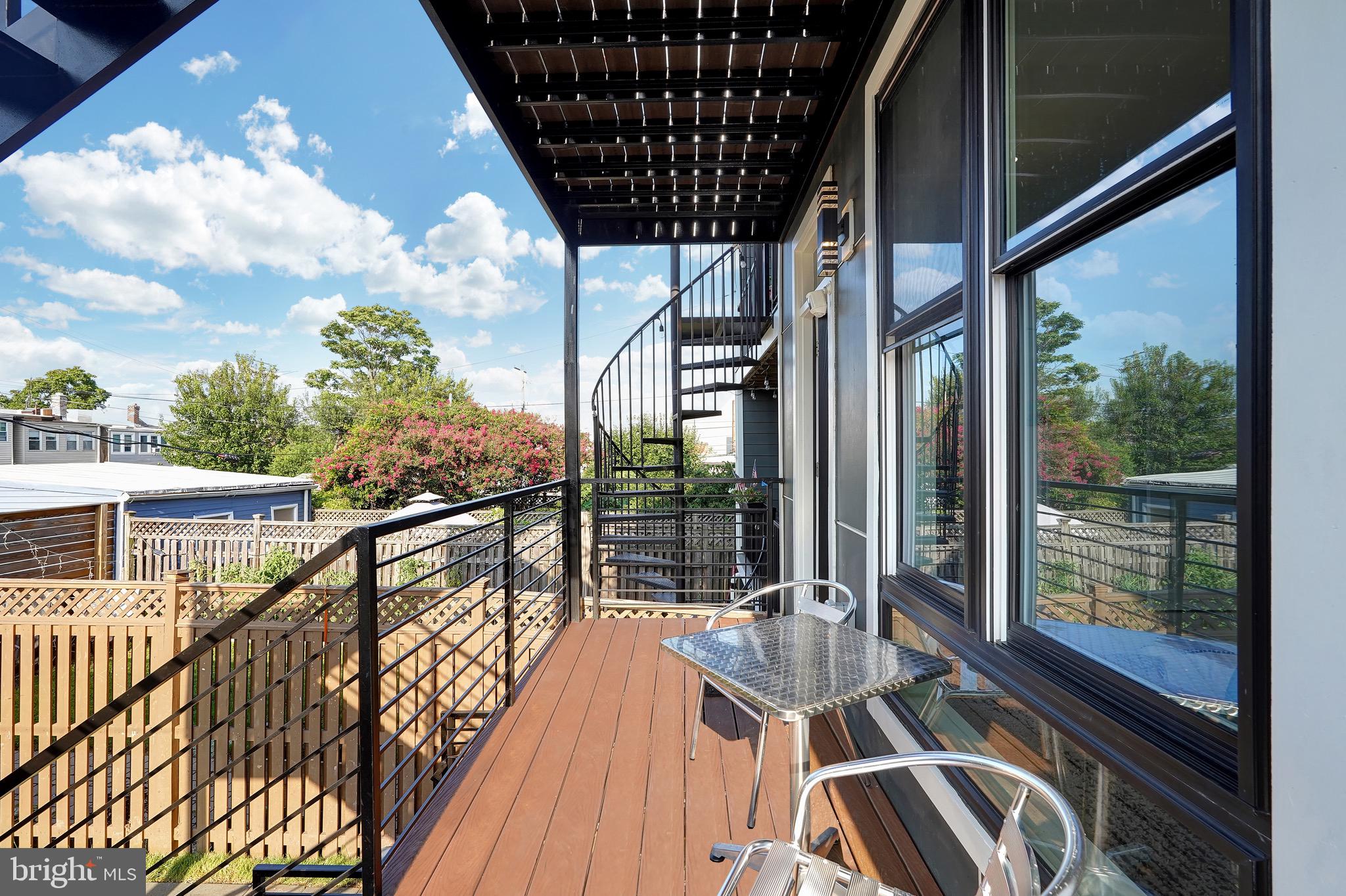 638 FRANKLIN STREET NE 1