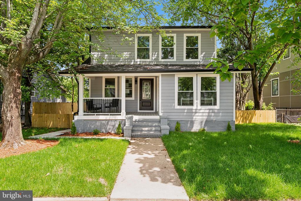 3104 DOUGLAS STREET NE