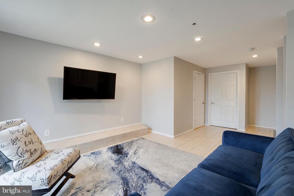 310 CAPE DRIVE SE