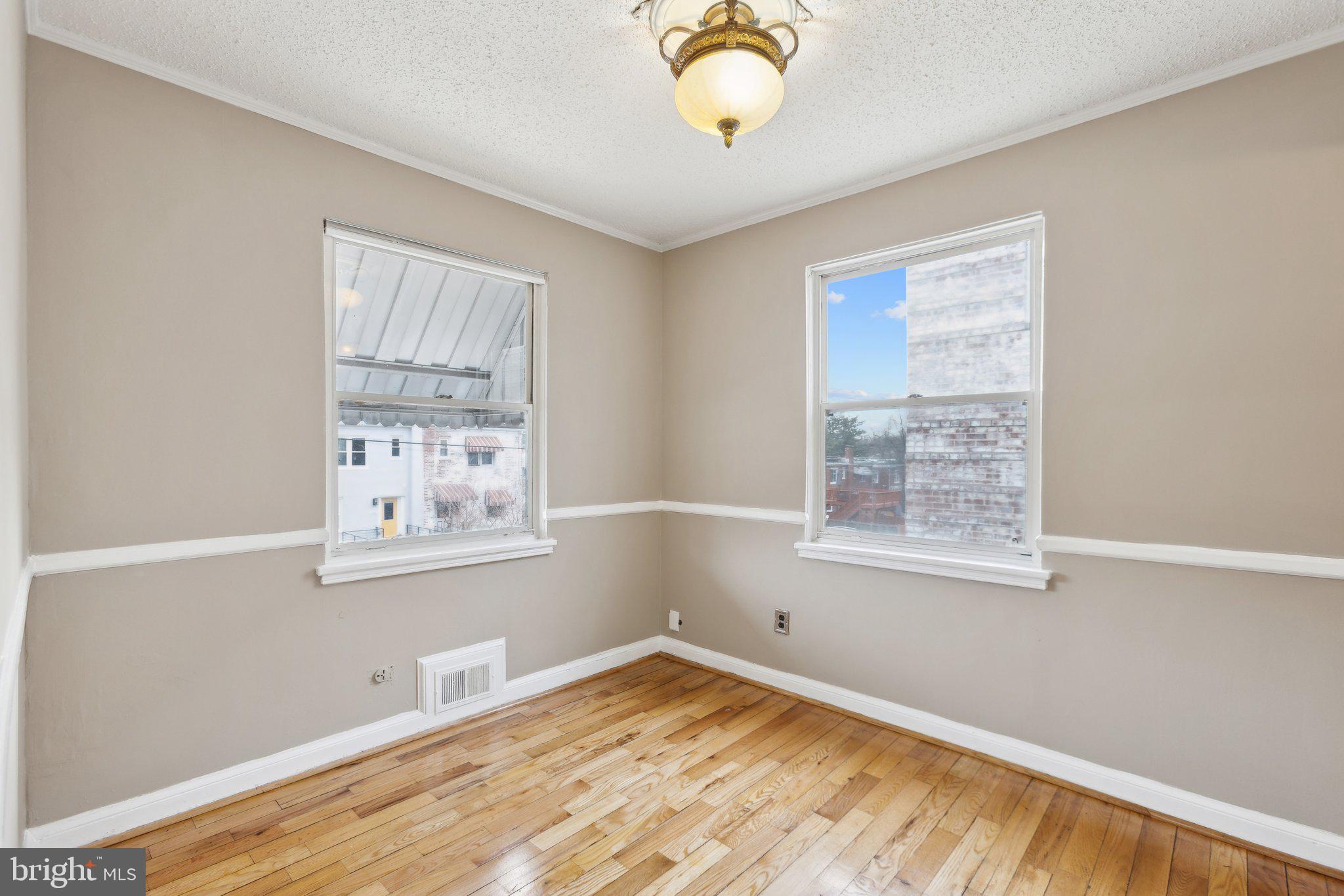 5041 12TH STREET NE