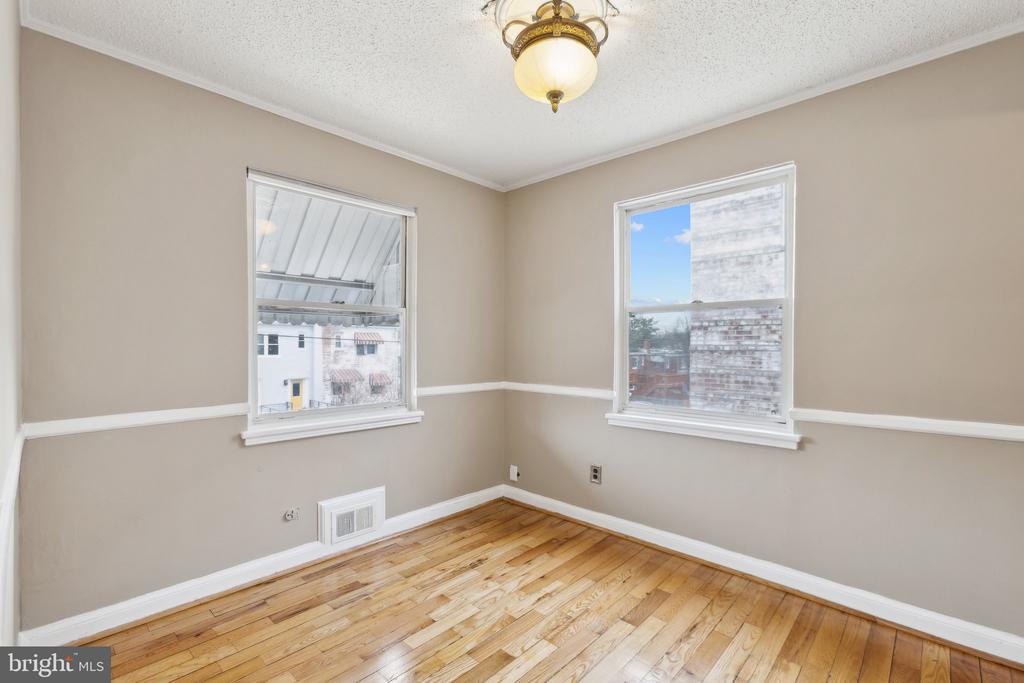 5041 12TH STREET NE
