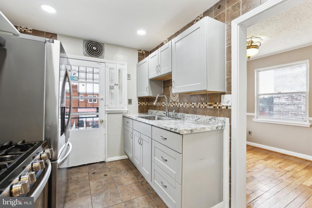 5041 12TH STREET NE