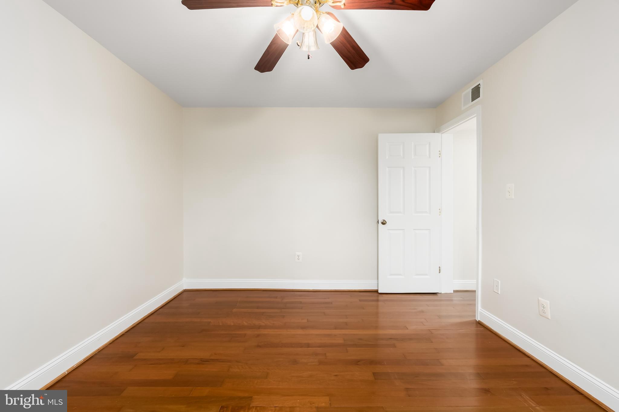 916 BARNABY STREET SE 201