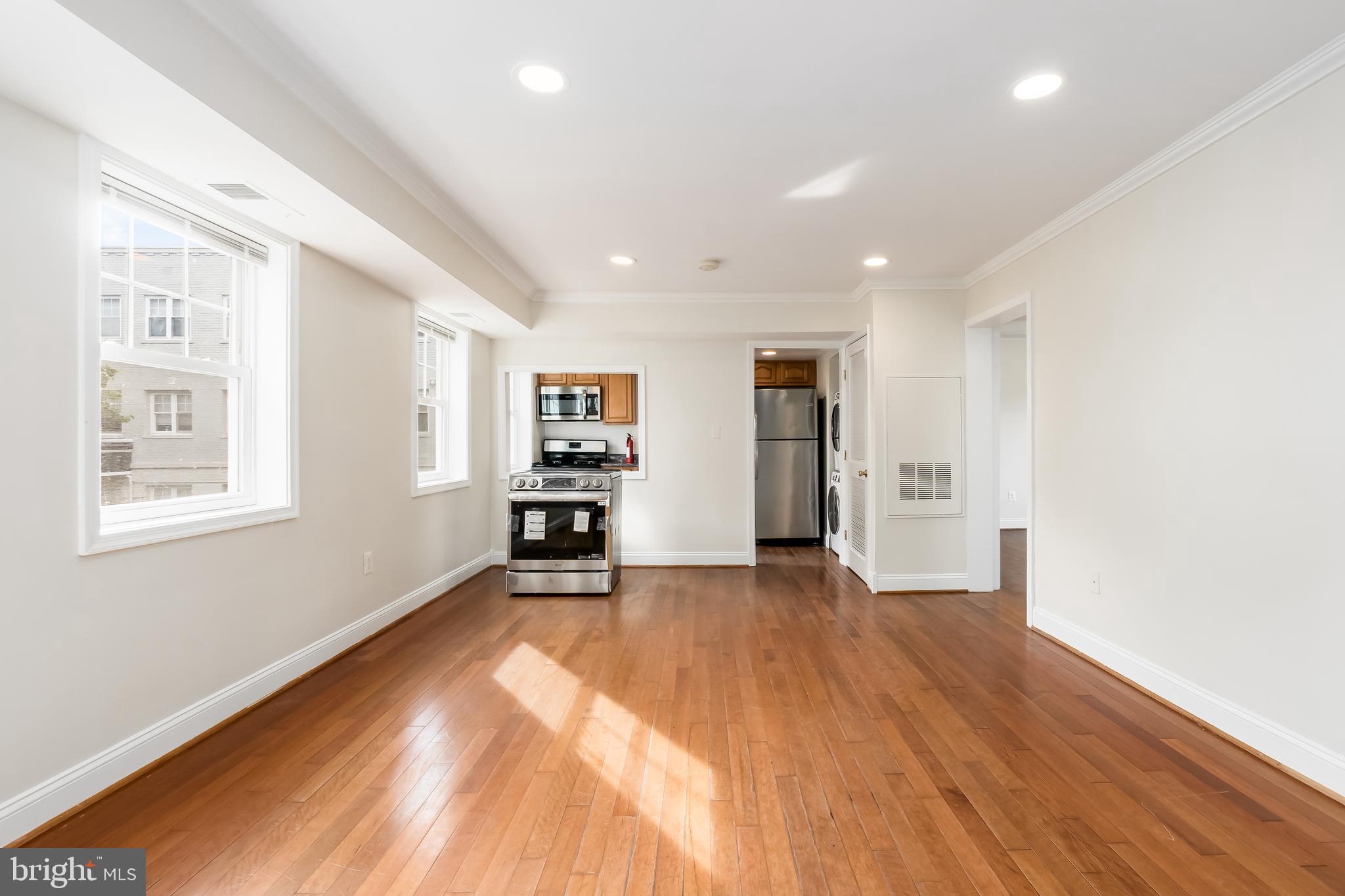 916 BARNABY STREET SE 201