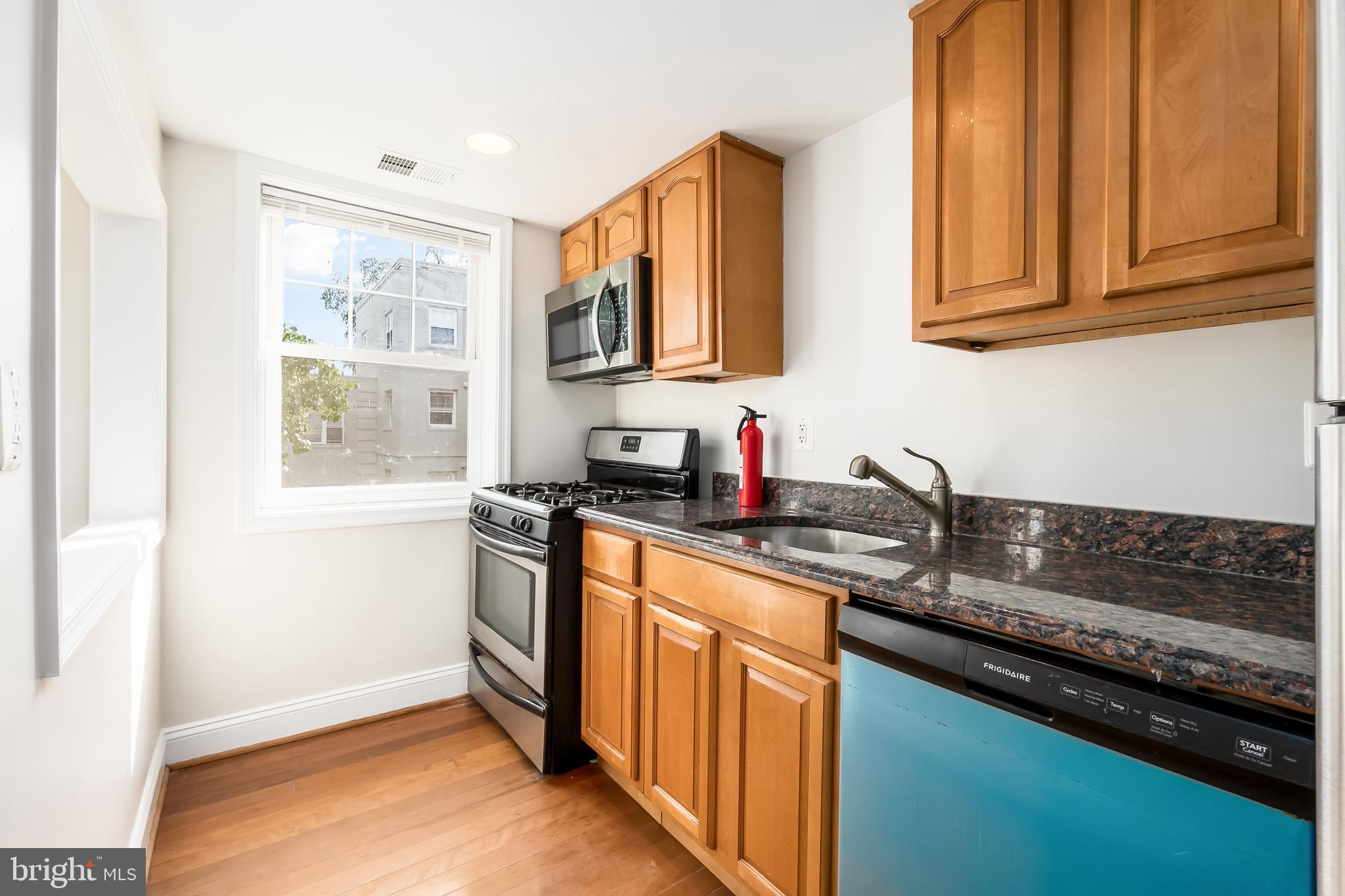 916 BARNABY STREET SE 201