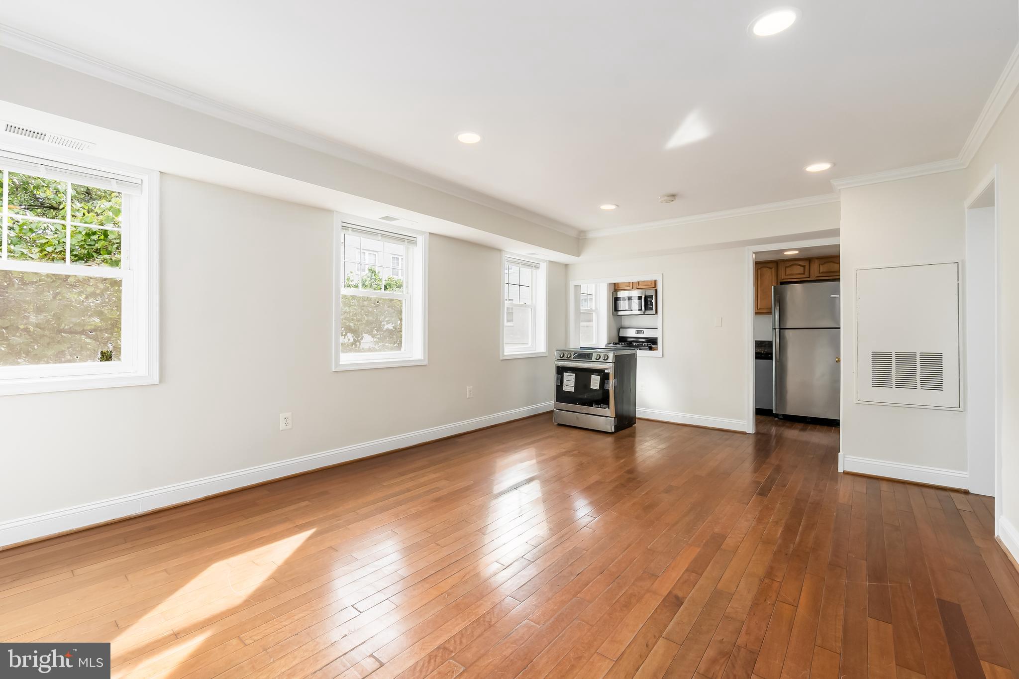 916 BARNABY STREET SE 201