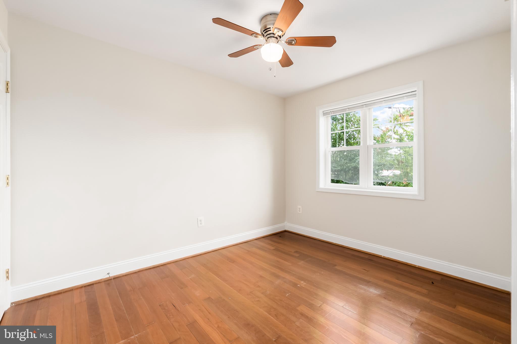 916 BARNABY STREET SE 201