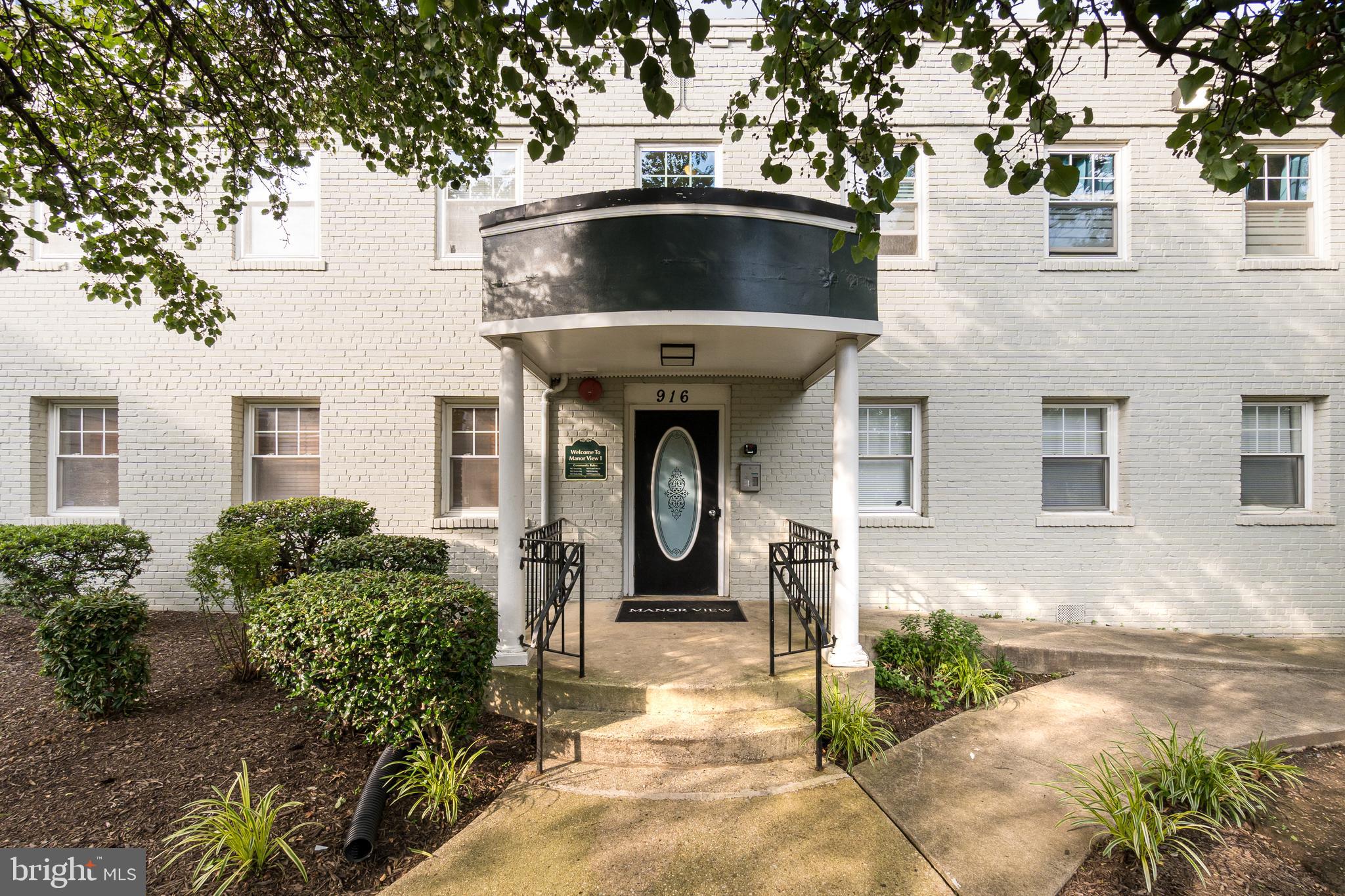 916 BARNABY STREET SE 201