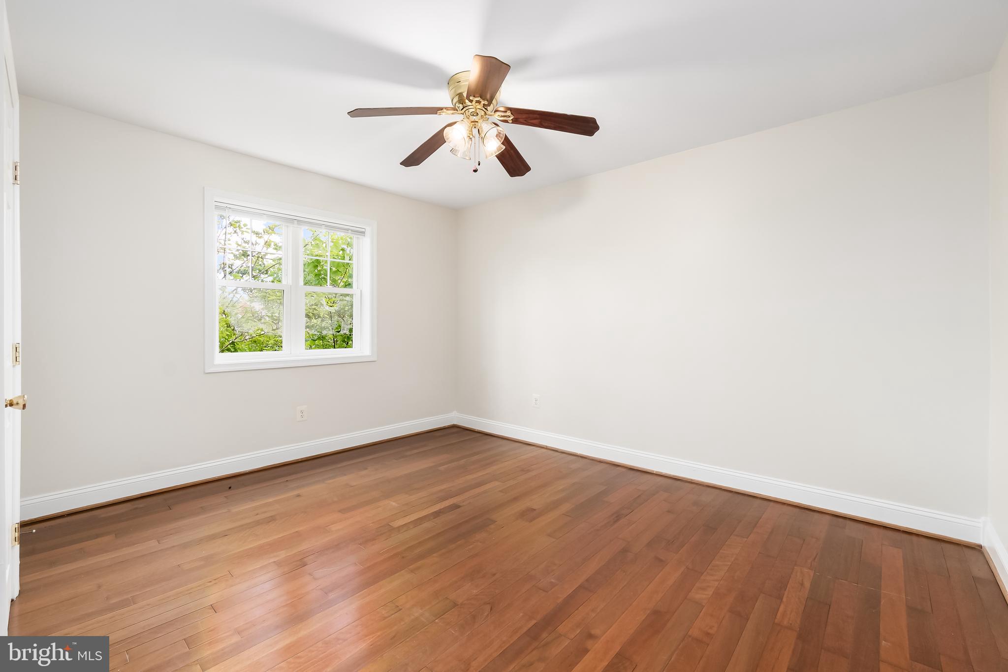 916 BARNABY STREET SE 201