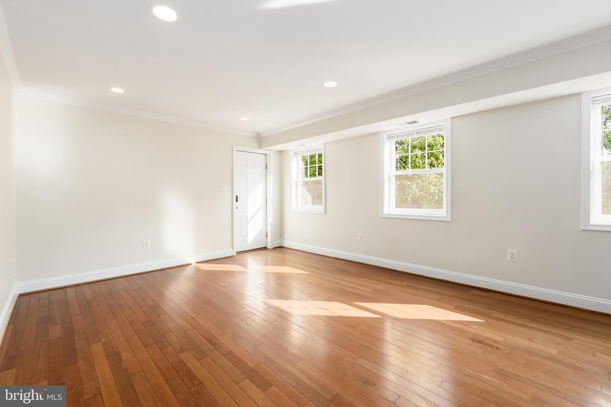 916 BARNABY STREET SE 201