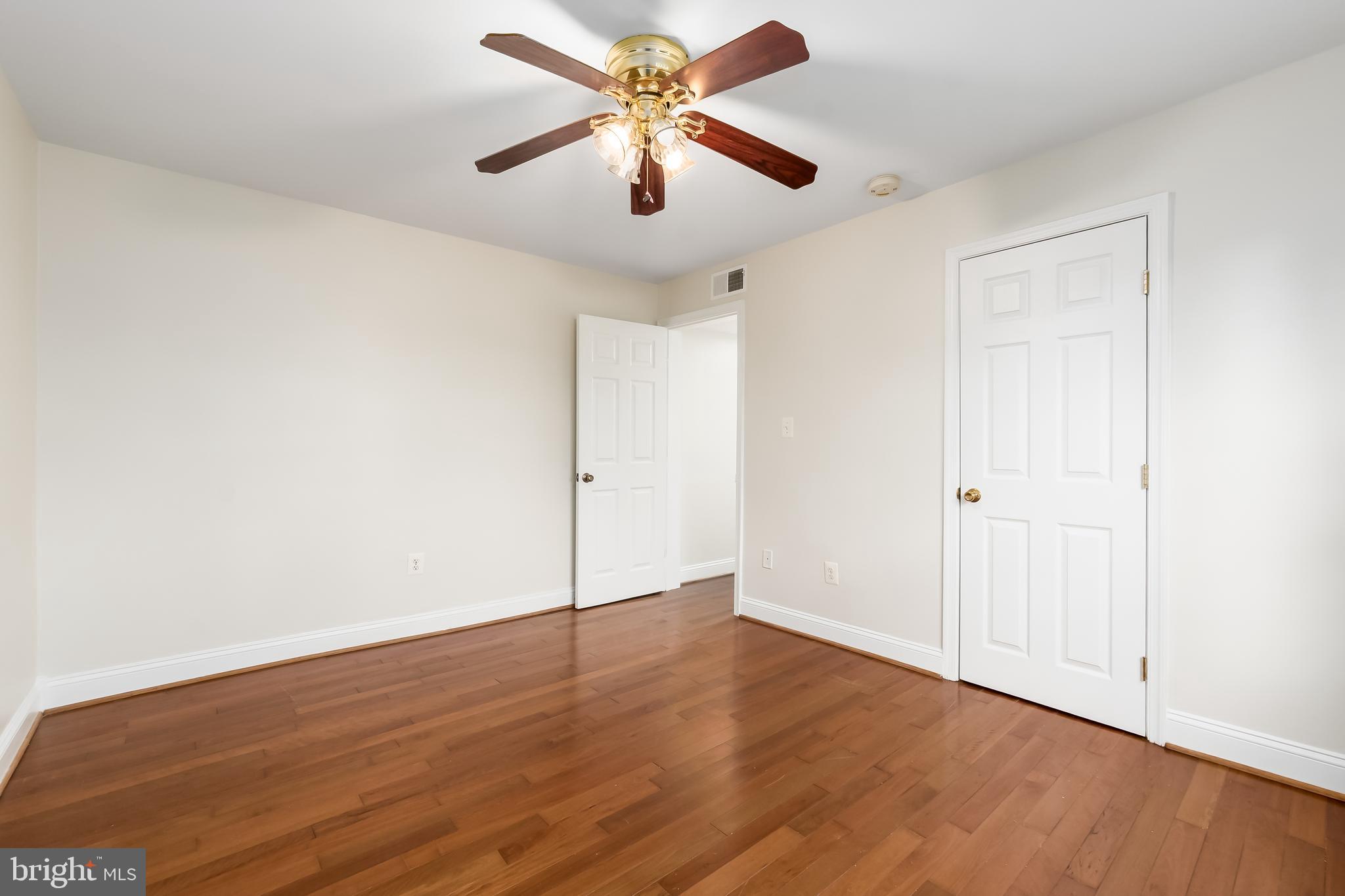 916 BARNABY STREET SE 201