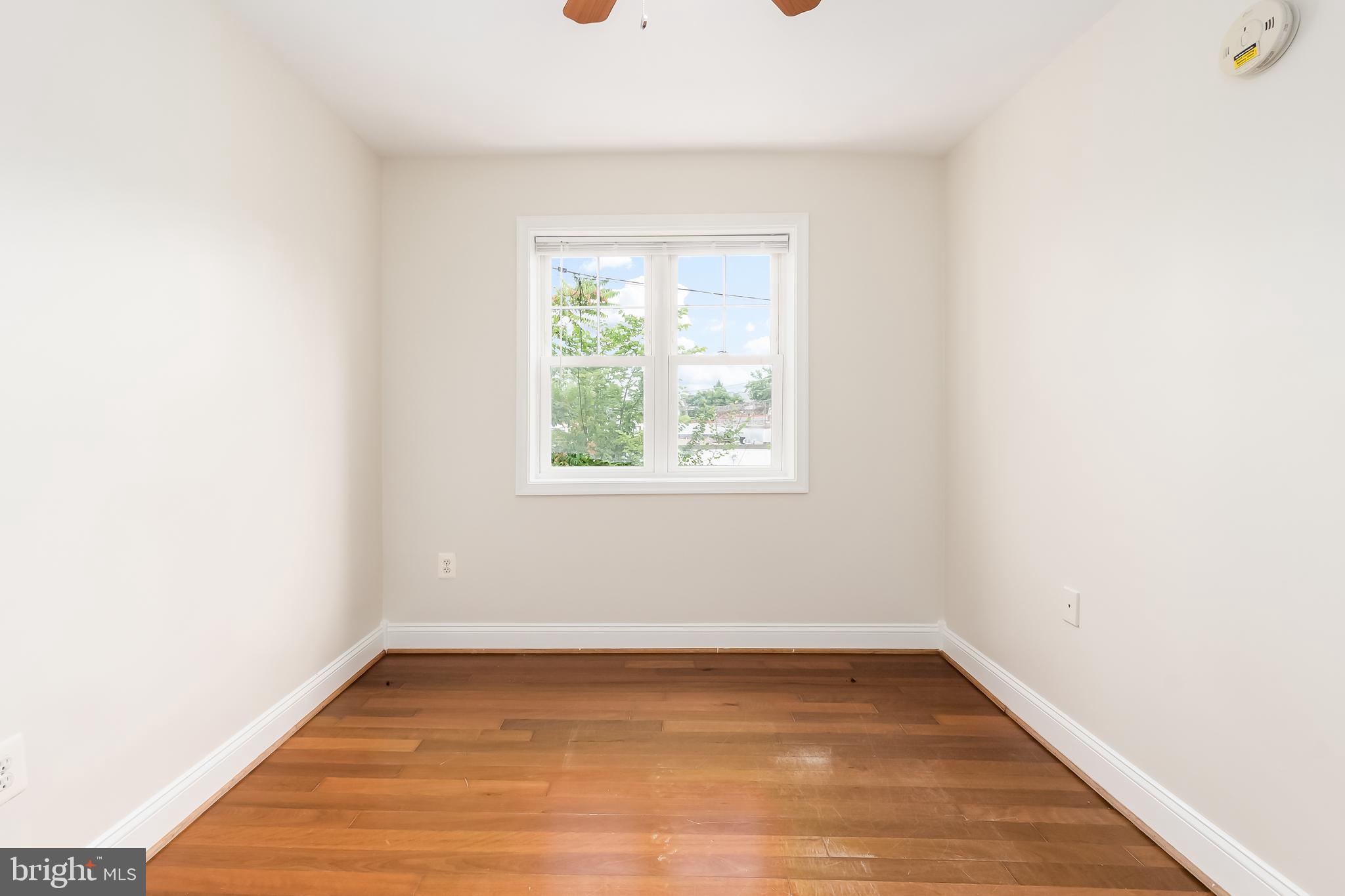 916 BARNABY STREET SE 201